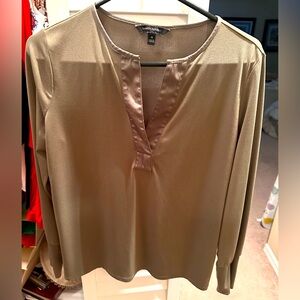 EUC 3 for $20 BANANA REPUBLIC KHAKI BLOUSE EITH VNECK AND SLEEVE DETAIL SZ MED